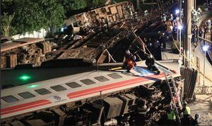 Taiwán: Al menos 22 muertos y 171 heridos en accidente de tren