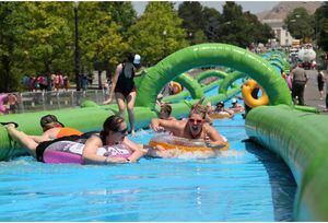 Tobogán gigante, una de las atracciones más espectaculares del Festival de Verano