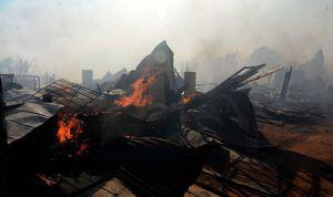 Último balance por incendio en Valparaíso: cerca de 200 viviendas destruidas y número podría aumentar