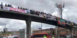 Así reaccionó Claudia López a pancarta pidiendo la muerte de Uribe