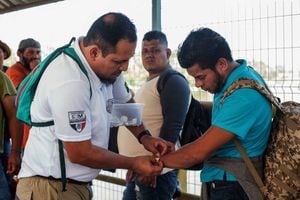 Más de dos mil hondureños de la caravana han salido de Guatemala