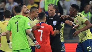 ¡Bendito VAR! Hinchas colombianos agradecen al VAR por el gol anulado contra Chile