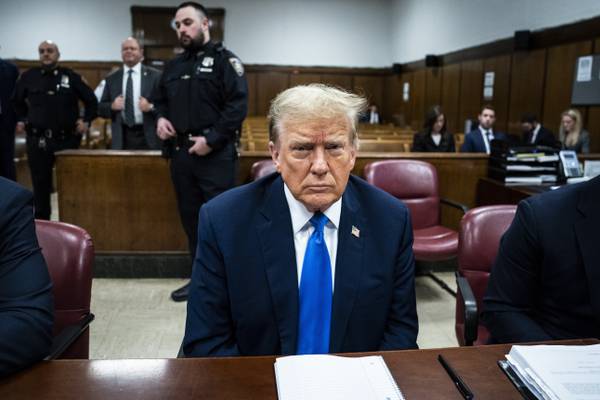 Fiscalía pide Trump sea declarado culpable de desacato 