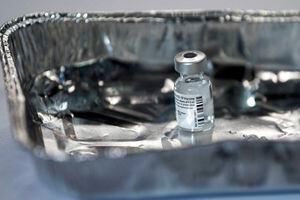Panel experto recomienda a la FDA aprobar uso de la vacuna de Moderna contra COVID-19
