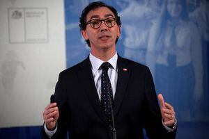 Ministro de Educación no descarta adelantar a febrero el inicio de clases: "Es una alternativa"