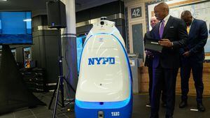 No es Alex Murphy, es un RoboCop con forma de aspiradora gigante que vigilará el metro de Nueva York