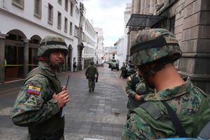 Protestas en Ecuador: Fuerzas Armadas inician vuelos para el traslado de productos de primera necesidad