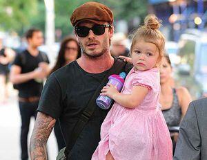 ¡Polémica! Beso en la boca de Beckham a su hija Harper genera 15 mil reacciones