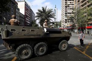 Ejército usa tanquetas en segundo día de protestas en Chile