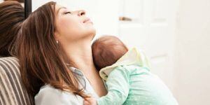 Investigación concluye que "tener hijos reduce la felicidad"