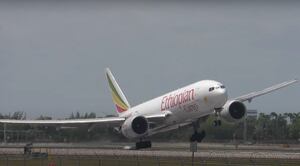 Vídeo impressionante registra aproximação difícil e pouso extremamente ‘duro' de Boeing 777 no Aeroporto de Miami