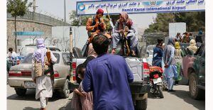 Afeganistão: talibãs autorizam saída de 200 estrangeiros