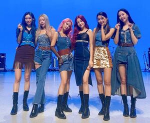 MOMOLAND llega a México y revelan varios secretos de su más reciente sencillo ‘Yummy Yummy Love’ junto a Natti Natasha. 