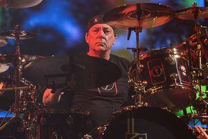 Muere el legendario baterista Neil Peart, de la banda de Rush