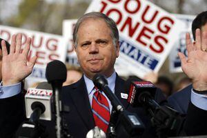 Demócrata Doug Jones gana elección para el Senado por Alabama