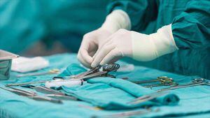 Hombre acudió a un cirujano de Quito a reparar su pómulo derecho, pero el médico lo dejó hasta sin olfato