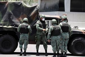 Toque de queda en Ecuador: se viraliza video de control militar en bus de transporte en Guayaquil