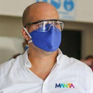 Hospitalizan al alcalde de Manta, Agustín Intriago, después de dar positivo para COVID-19