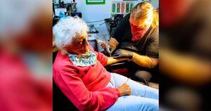 Lista de desejos: vovó de 103 anos decide fazer sua primeira tatuagem