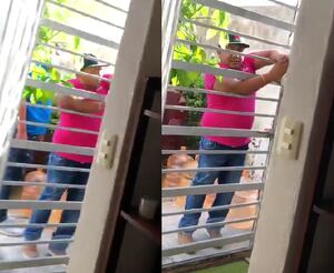 “¿Se puede saber qué están haciendo?”: Mujer enfrenta a ladrones que intentaron entrar a su casa