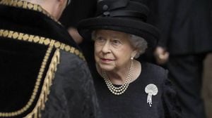 ¡Increíble! 5 acciones “ilegales” que puede hacer la Reina Isabel II a sus 92 años
