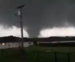 VIDEOS. Violento tornado deja al menos tres muertos en Misuri