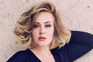 Adele derrocha elegancia con un vestido negro en una cena en Las Vegas
