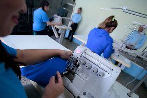 Donan máquinas de coser para reclusas y serán capacitadas en corte y confección