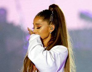 Ariana Grande llora al recordar la tragedia de Manchester