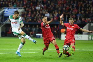 ¿Fue gol de Charles Aránguiz?: El controvertido tanto de Bayer Leverkusen en su debut por la UEFA Champions League