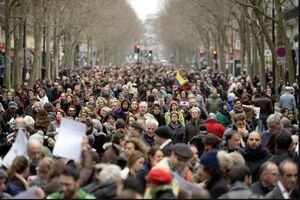 Marcha de las Libertades en París terminó con la Plaza de la Bastilla convertida en un campo de batalla