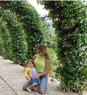 Gala Caldirola publica bella postal con su hija disfrutando del verano Europeo