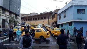 Paro de transporte: Quito amanece con bloqueo de vías