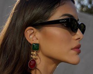 Camila Coelho ensina como usar um look cor sálvia com elegância