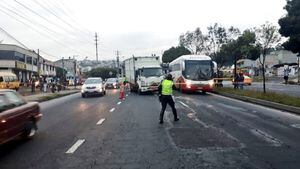 Quito: Accidentes sobre la Simón Bolívar y otros sectores obstaculizan carriles