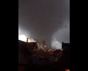 "Viene para acá mamá ¿qué hacemos?": el estremecedor audio que revela la magnitud y los daños que provocó el tornado en Los Ángeles