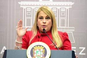 Gobernadora firma medida para agilizar mediación compulsoria en ejecuciones de hipotecas