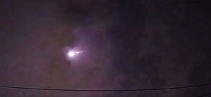 Video muestra el momento en que un meteoro estalla sobre Japón