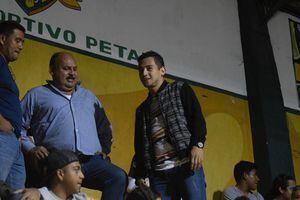 VIDEO. Hijo del presidente Jimmy Morales ve a su nuevo equipo desde el graderío