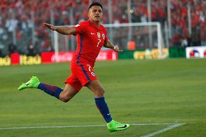 Alexis Sánchez agiganta su leyenda y es el nuevo goleador histórico de la Roja
