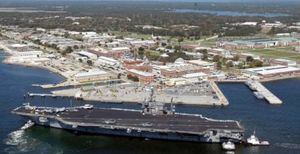 Al menos 11 heridos deja un tiroteo en una base naval en Florida