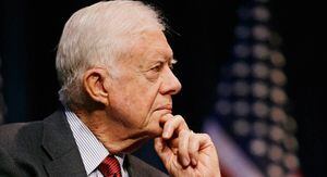 Expresidente Jimmy Carter sufre una caída en su casa