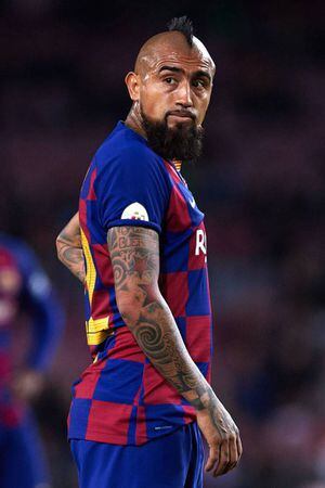 "Gil", "pelotudo", "vale callampa": La dura defensa de Felicevich a Arturo Vidal tras su show en redes sociales