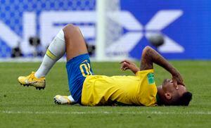 El teatro de Neymar buscando que expulsen a un mexicano