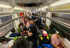 A un mes del incendio en el Metro: peritaje inconcluso y regreso de vagoneros