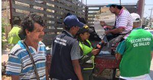 (VIDEO) Detienen a vendedor ambulante que reenvasaba gaseosas en botellas usadas