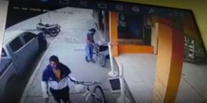 Ciclista atropellado en Santa Elena con pronóstico reservado; Médicos intentan salvarle sus piernas