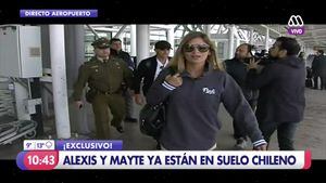 Alexis Sánchez y Mayte Rodríguez llegaron a Chile y podrían viajar juntos a Tocopilla