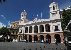 Municipio de San Juan adjudicó compras con cotizaciones falsas, según la Contraloría