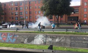 Videos: Esmad atacó a manifestantes que bloqueaban la Avenida Suba